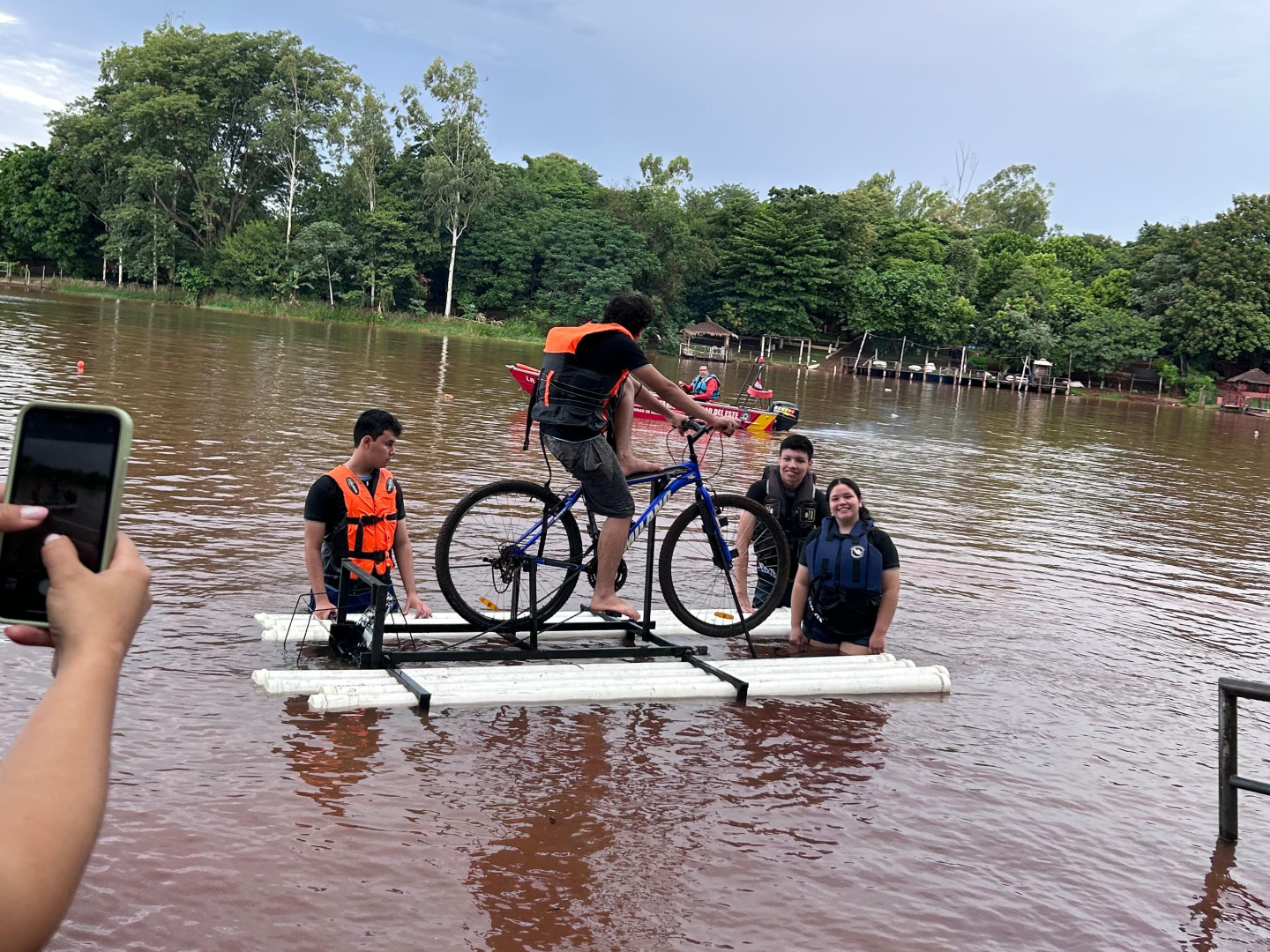 Jóvenes participando en la Piracleta